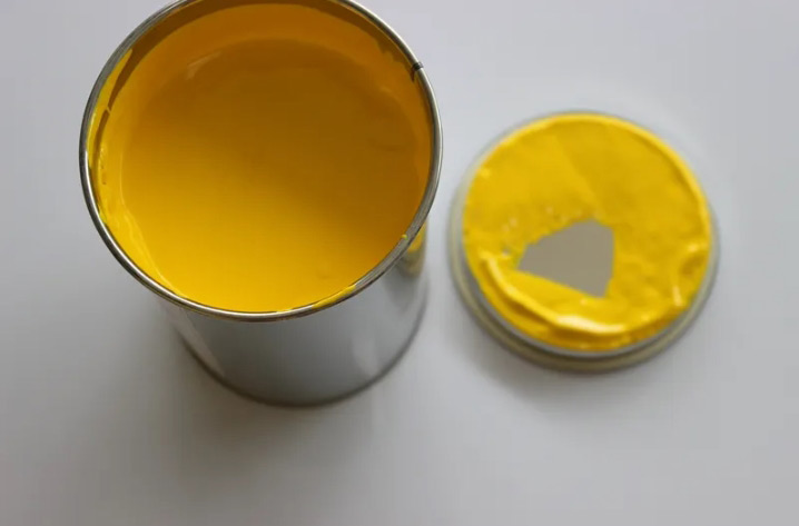 在印刷行業(yè)，油墨的品質(zhì)直接影響生產(chǎn)的品質(zhì)及效率。當(dāng)油墨粘度過(guò)低的時(shí)候，印刷會(huì)出現(xiàn)印刷露白，暈圈，水紋等現(xiàn)象。為了使體系達(dá)到足夠的穩(wěn)定周期以滿足實(shí)際使用要求，往往需要添加一些助劑以獲得期望的穩(wěn)定性。比如，丙烯酸增稠劑就是個(gè)不錯(cuò)的選擇。它可以讓我們的印刷產(chǎn)品質(zhì)量更加穩(wěn)定，也可以適度彌補(bǔ)印版、紙板及設(shè)備方面的不足之處。今天在這里給大家介紹一下丙烯酸增稠劑的作用和優(yōu)點(diǎn)。 丙烯酸增稠劑的作用和優(yōu)點(diǎn) 丙烯酸增稠劑是一種非離子疏水改性聚氨酯流變?cè)龀韯?，具有出色的高剪切粘度增稠效果，良好的成膜性能和光澤特性，?></a>
            </li>
    
        </ul>
    </div>
    


    <div   id=